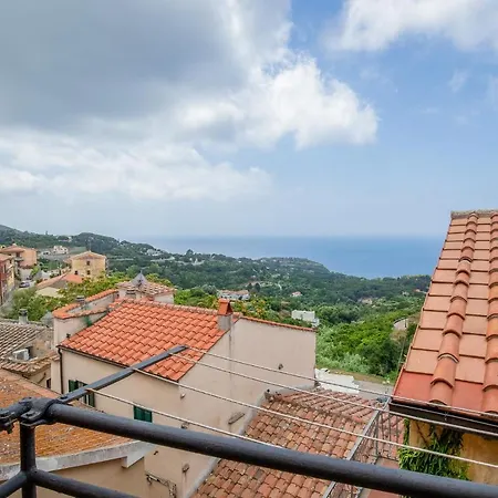 度假居 In Piazza Vista Mare 卡波利韦里